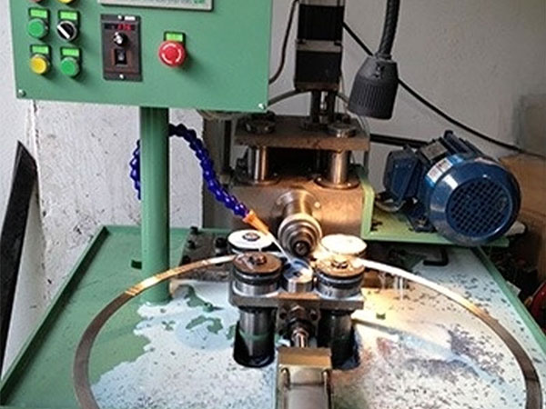 Yara Ped Montajı için Hassas Nokta Kaynak Makinesi